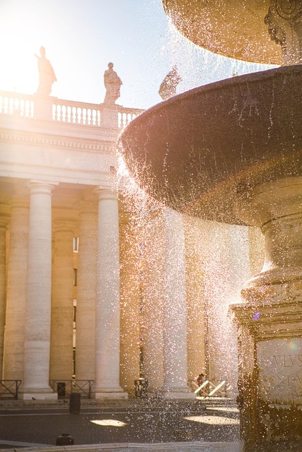 Magnifique fontaine à Rome au soleil